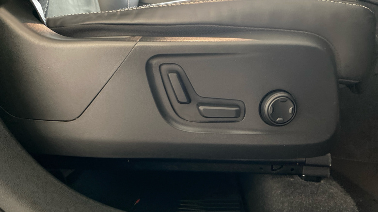 Volvo Xc40 2.0 B4P R DESIGN Pro 5dr Auto [7 speed] Petrol Estate